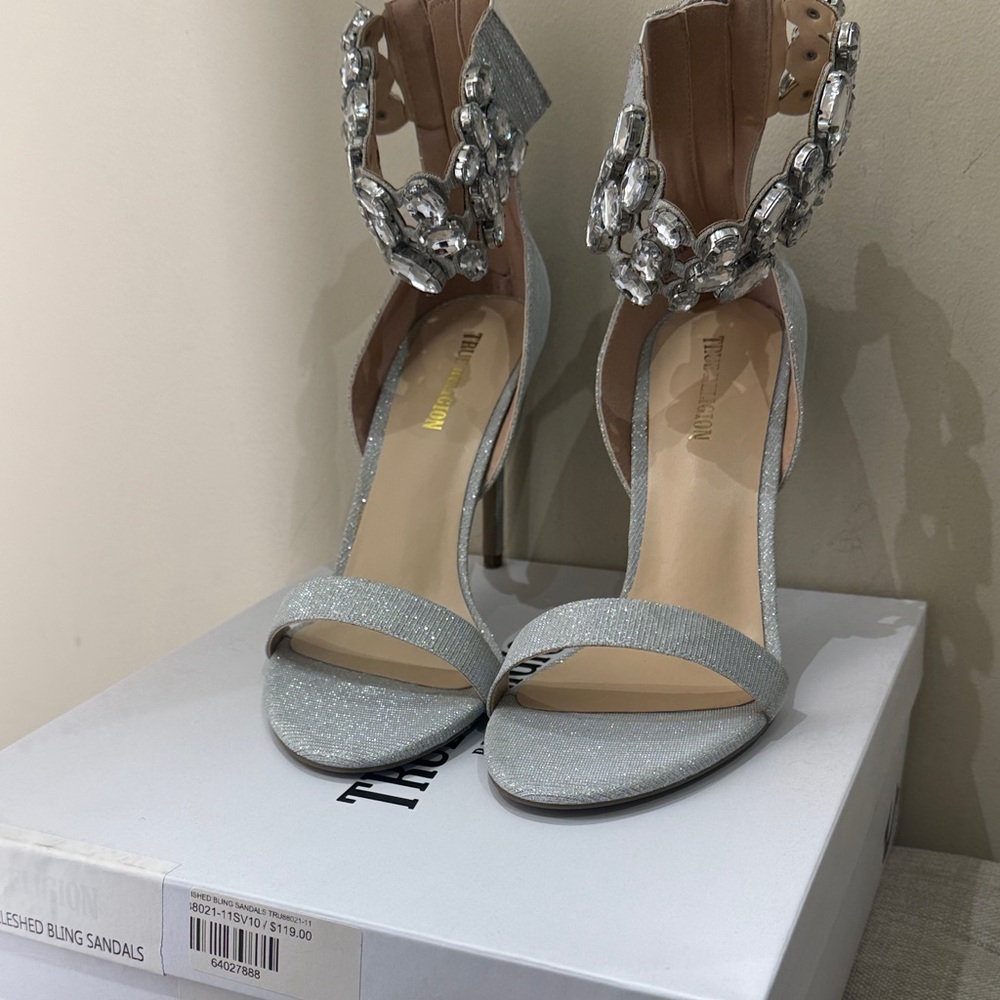 True Religion Silver Embellished Heels Sz 10 new with box
